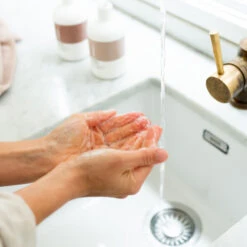 Naif Helping Hand & Body Kit -Plein Winkel 1032026 4