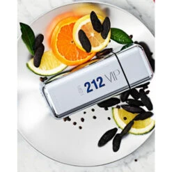 Carolina Herrera 212 VIP Men Eau De Toilette Spray -Plein Winkel 1042335 3