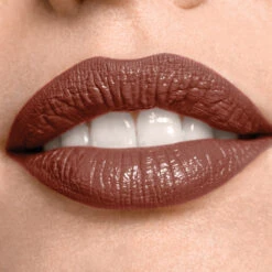 Maybelline Superstay 24h 725 Caramel Kiss Lippenstift -Plein Winkel 991306 4